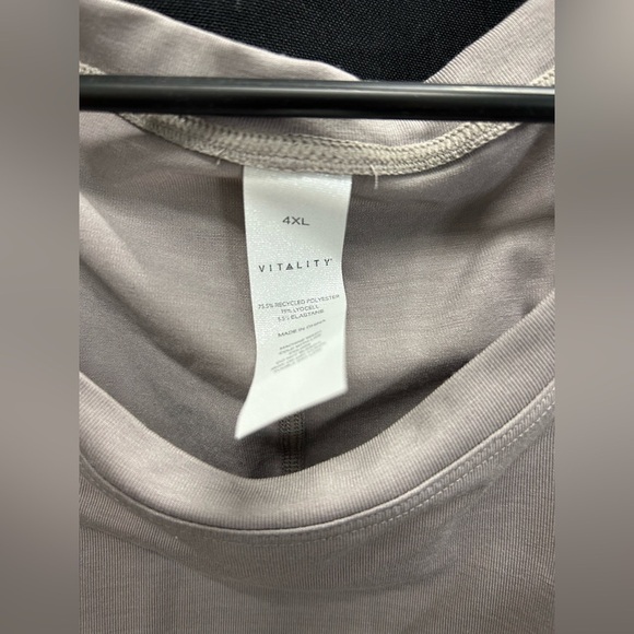 Vitality Versa Full Gray Short Sleeve Top - Picture 3 of 8